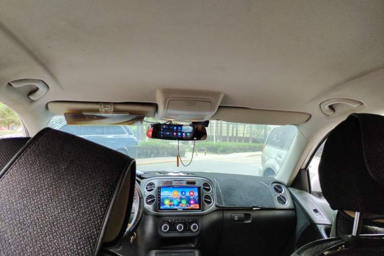Used Volkswagen Tiguan 2012 1.8TSI Manual Two-Wheel Drive Urban Edition Headliner