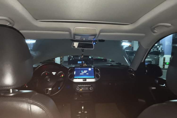 Used Volkswagen Tiguan 2012 1.8TSI Automatic All-Wheel Drive Elite Edition Headliner