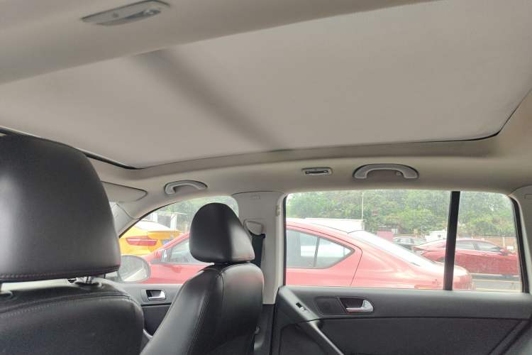 Used Volkswagen Tiguan 2012 1.8TSI Automatic Two-Wheel Drive Elite Edition Headliner
