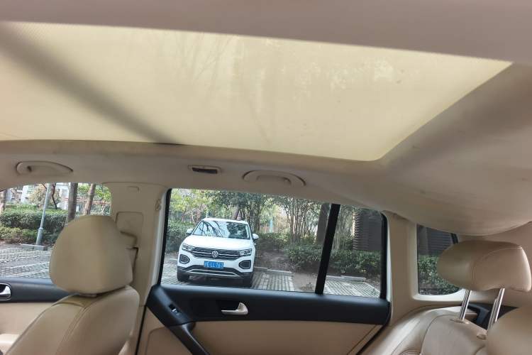 Used Volkswagen Tiguan 2012 2.0 TSI Automatic All-Wheel Drive Elite Edition Headliner
