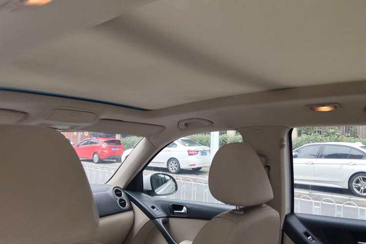 Used Volkswagen Tiguan 2012 1.8TSI Automatic All-Wheel Drive Elite Edition Headliner