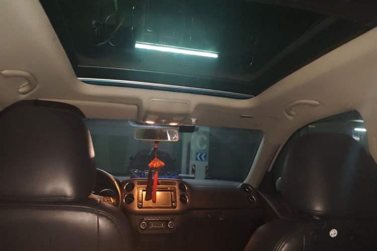 Used Volkswagen Tiguan 2012 1.8TSI Automatic Two-Wheel Drive Elite Edition Headliner
