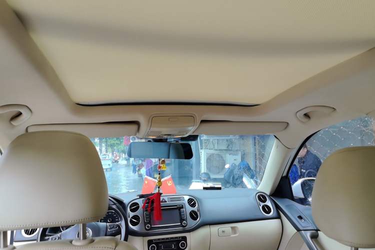 Used Volkswagen Tiguan 2012 1.8TSI Automatic Two-Wheel Drive Elite Edition Headliner