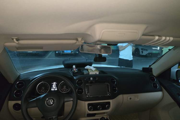 Used Volkswagen Tiguan 2012 1.8TSI Manual Two-Wheel Drive Urban Edition Headliner