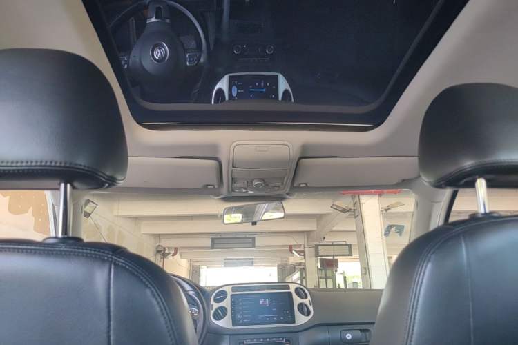Used Volkswagen Tiguan 2012 1.8TSI Automatic All-Wheel Drive Elite Edition Headliner