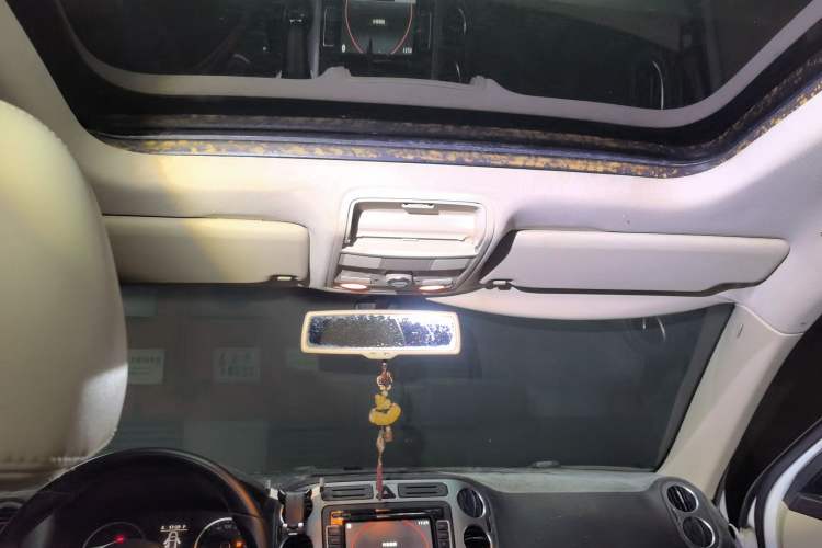 Used Volkswagen Tiguan 2012 2.0 TSI Automatic All-Wheel Drive Flagship Edition Headliner