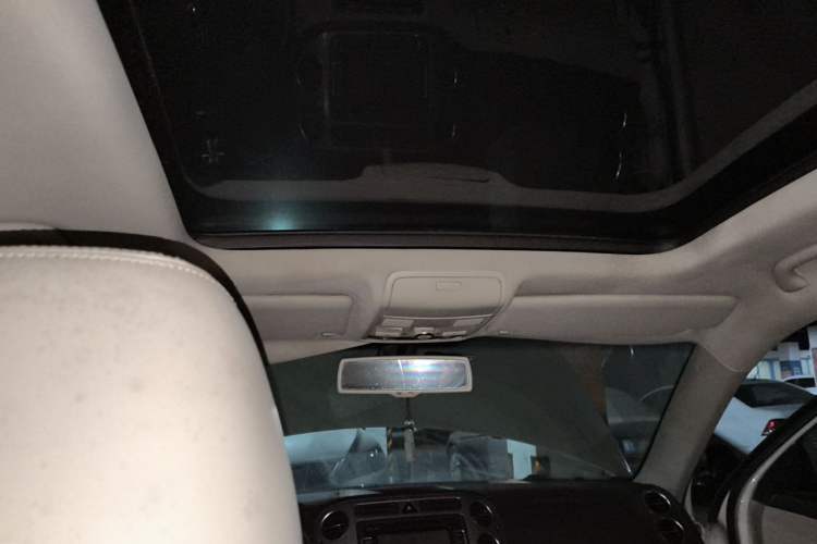 Used Volkswagen Tiguan 2012 2.0 TSI Automatic All-Wheel Drive Flagship Edition Headliner