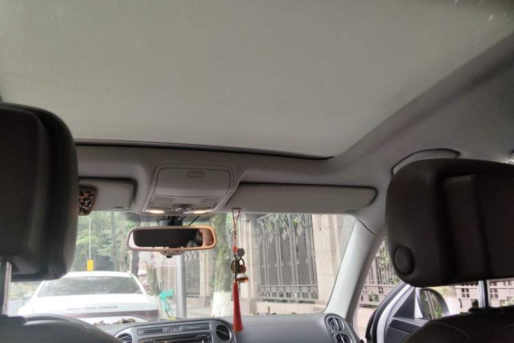 Used Volkswagen Tiguan 2012 2.0 TSI Comfort Edition Headliner