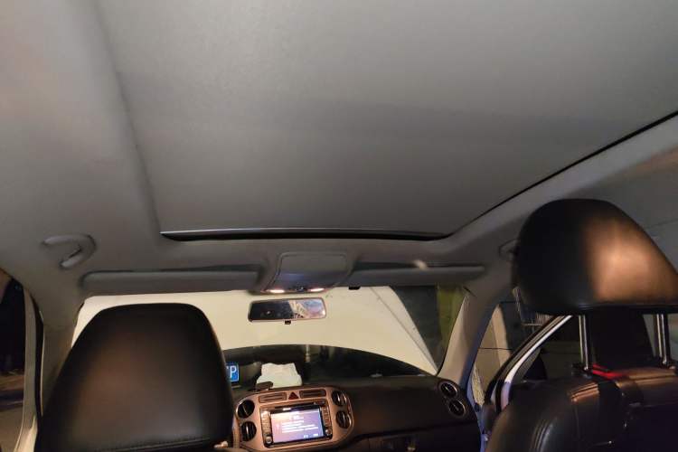 Used Volkswagen Tiguan 2012 1.8TSI Automatic All-Wheel Drive Elite Edition Headliner