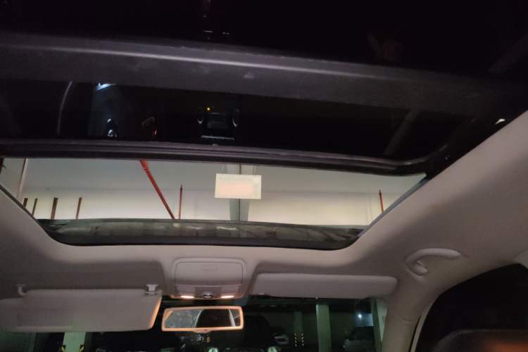 Used Volkswagen Tiguan 2012 2.0 TSI Automatic All-Wheel Drive Flagship Edition Headliner
