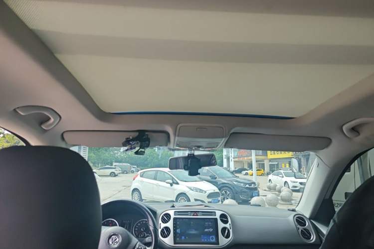 Used Volkswagen Tiguan 2012 2.0 TSI Automatic All-Wheel Drive Elite Edition Headliner