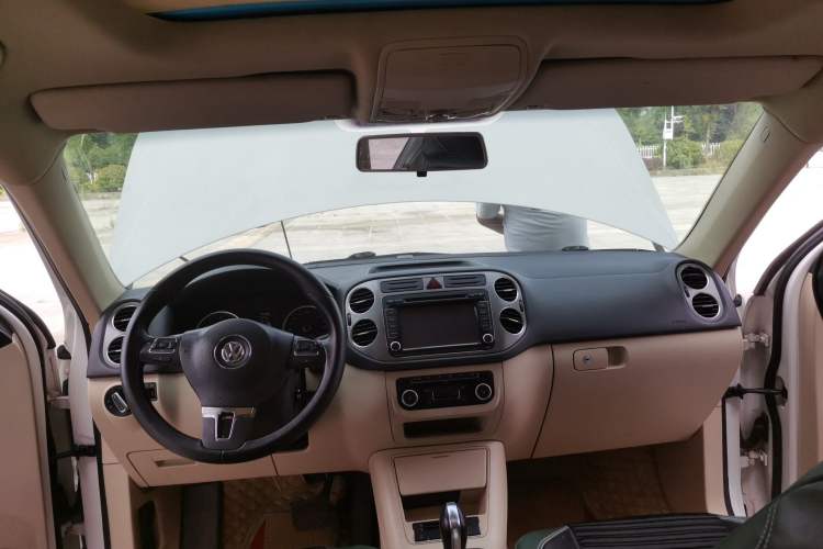 Used Volkswagen Tiguan 2012 1.8TSI Automatic All-Wheel Drive Elite Edition Headliner