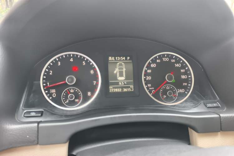 Used Volkswagen Tiguan 2012 2.0 TSI Automatic All-Wheel Drive Elite Edition Instrument Cluster