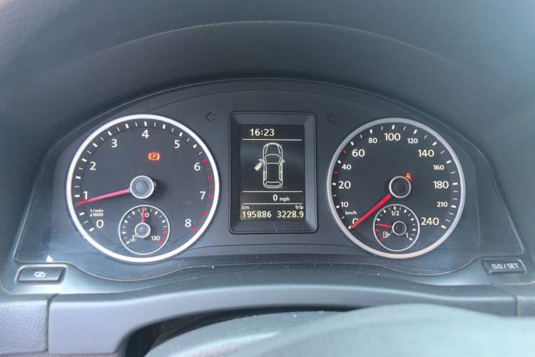 Used Volkswagen Tiguan 2012 1.8TSI Manual Two-Wheel Drive Enjoyment Edition Instrument Cluster