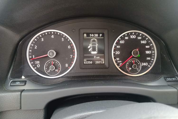 Used Volkswagen Tiguan 2012 1.8TSI Automatic All-Wheel Drive Elite Edition Instrument Cluster