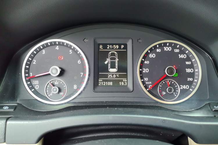 Used Volkswagen Tiguan 2012 1.8TSI Automatic Two-Wheel Drive Elite Edition Instrument Cluster
