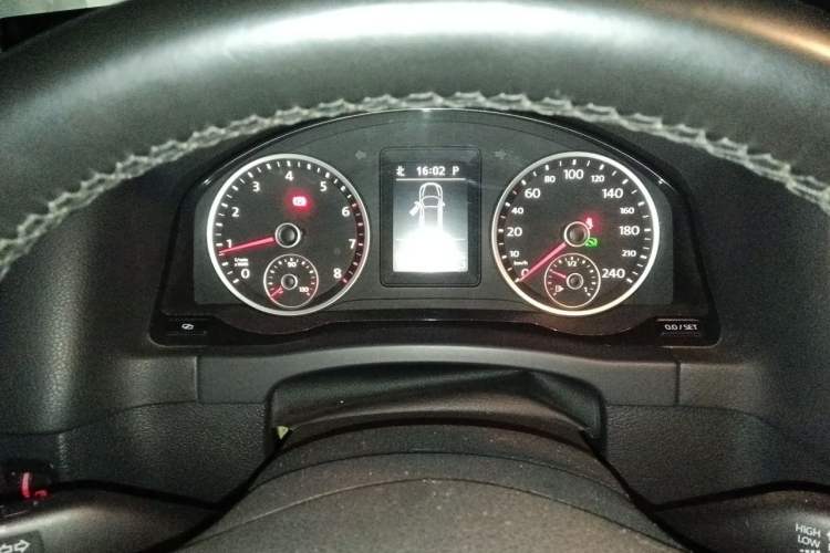 Used Volkswagen Tiguan 2012 2.0 TSI Automatic All-Wheel Drive Flagship Edition Instrument Cluster