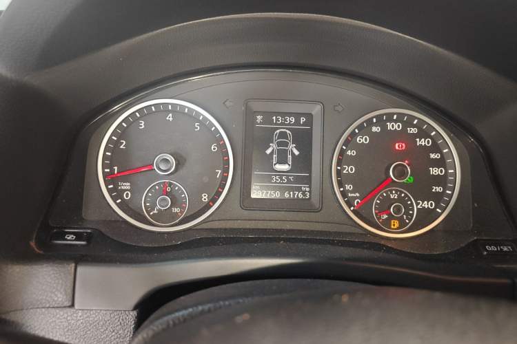 Used Volkswagen Tiguan 2012 2.0 TSI Automatic All-Wheel Drive Elite Edition Instrument Cluster