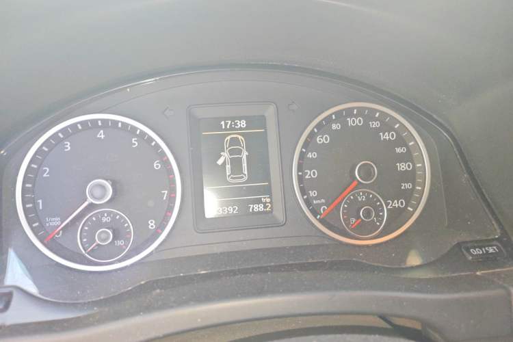 Used Volkswagen Tiguan 2012 1.8TSI Automatic Two-Wheel Drive Elite Edition Instrument Cluster