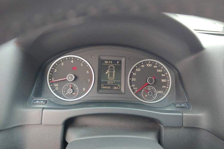 Used Volkswagen Tiguan 2012 1.8TSI Automatic Two-Wheel Drive Elite Edition Instrument Cluster