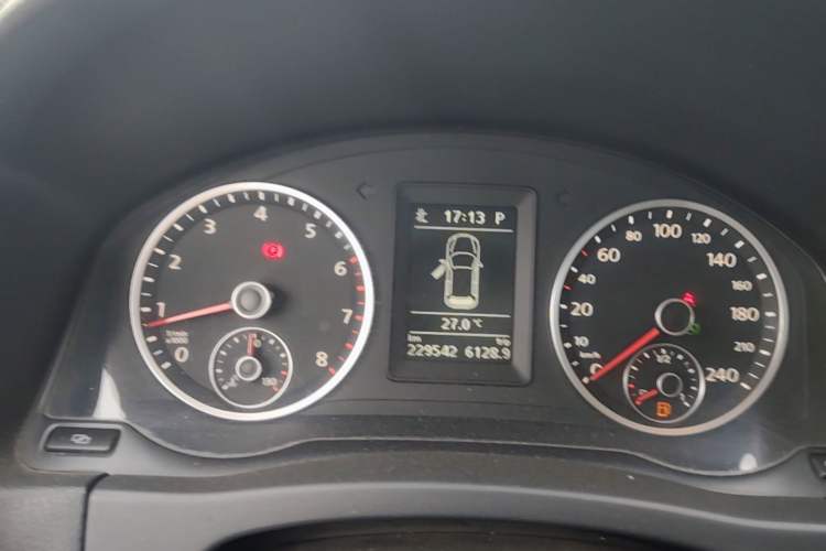 Used Volkswagen Tiguan 2012 1.8TSI Automatic All-Wheel Drive Elite Edition Instrument Cluster