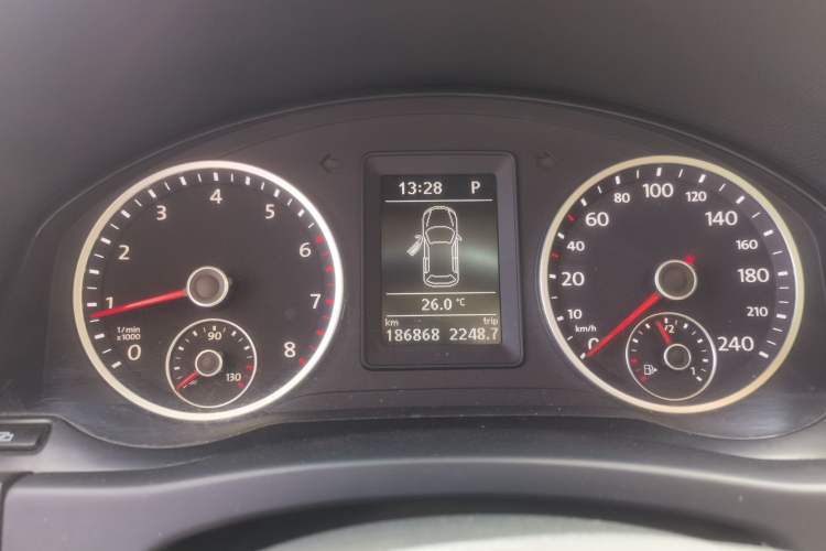 Used Volkswagen Tiguan 2012 1.8TSI Automatic Two-Wheel Drive Zhaoshi Edition Instrument Cluster