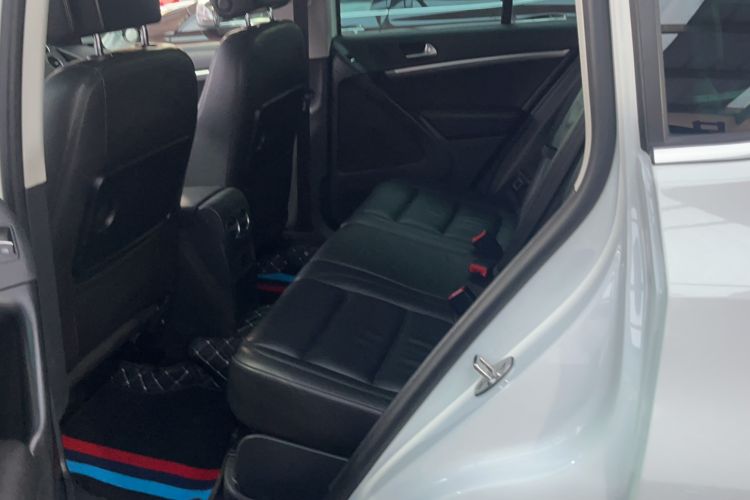 Used Volkswagen Tiguan 2012 2.0 TSI Comfort Edition Interior 1
