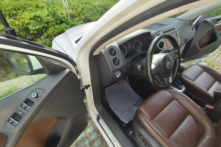 Used Volkswagen Tiguan 2012 2.0 TSI Comfort Edition Interior 11