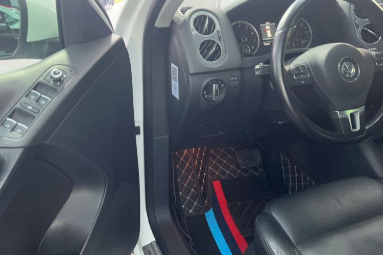 Used Volkswagen Tiguan 2012 2.0 TSI Comfort Edition Interior 2