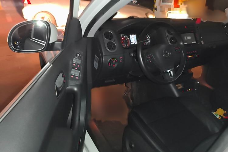 Used Volkswagen Tiguan 2012 2.0 TSI Comfort Edition Interior 3