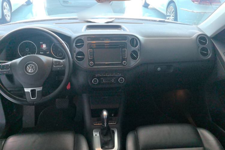 Used Volkswagen Tiguan 2012 2.0 TSI Luxury Edition Interior 4