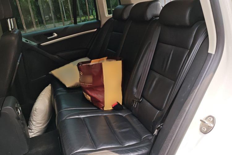 Used Volkswagen Tiguan 2012 2.0 TDI Comfort Edition Interior 4