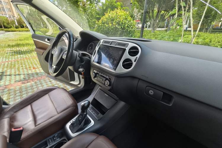 Used Volkswagen Tiguan 2012 2.0 TSI Comfort Edition Interior 8