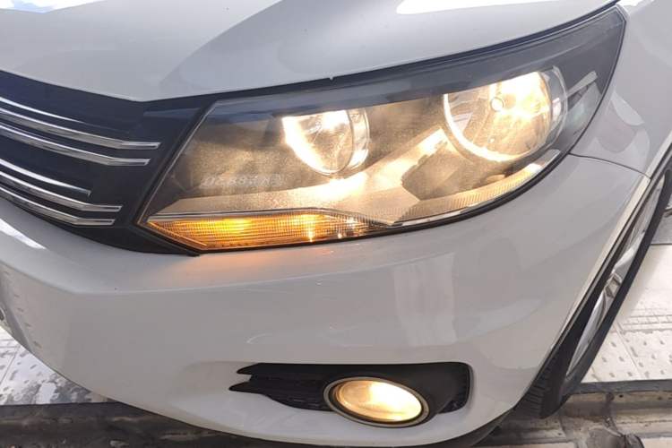 Used Volkswagen Tiguan 2012 2.0 TSI Comfort Edition Left Front Headlight