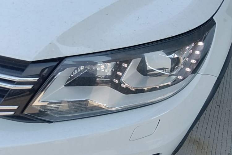Used Volkswagen Tiguan 2012 2.0 TSI Comfort Edition Left Front Headlight