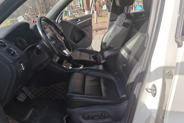 Used Volkswagen Tiguan 2012 2.0 TSI Luxury Edition Left Front Seat