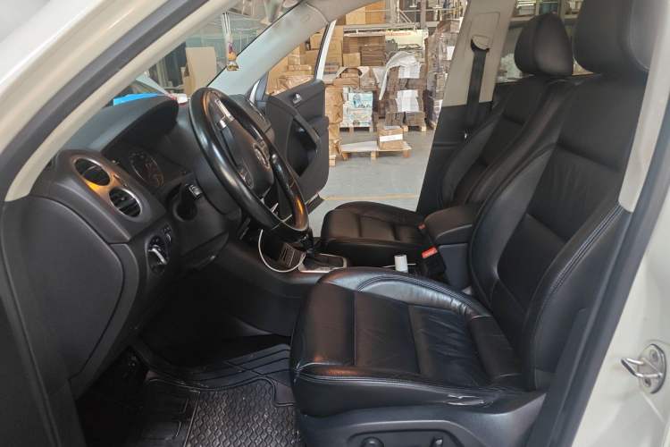 Used Volkswagen Tiguan 2012 2.0 TSI Automatic All-Wheel Drive Elite Edition Left Front Seat