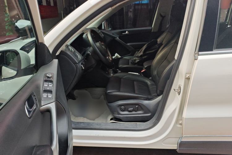 Used Volkswagen Tiguan 2012 2.0 TSI Automatic All-Wheel Drive Elite Edition Left Front Seat