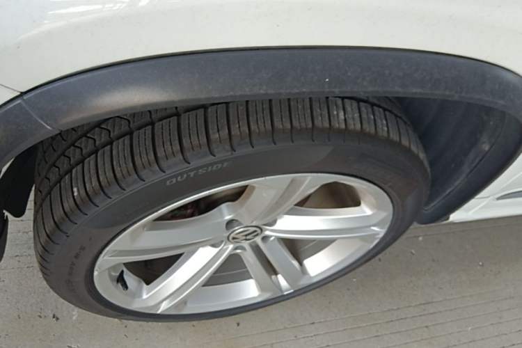 Used Volkswagen Tiguan 2012 2.0 TSI Comfort Edition Left Front Wheel Hub