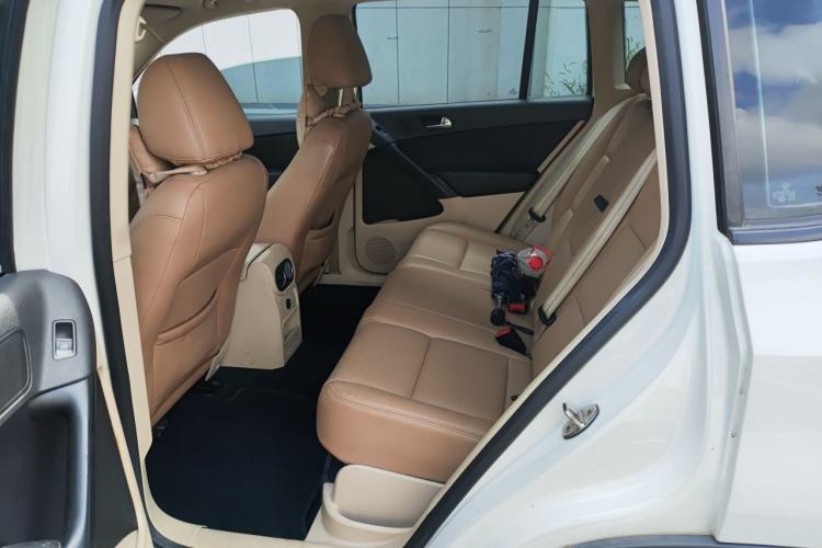 Used Volkswagen Tiguan 2012 1.8TSI Manual Two-Wheel Drive Enjoyment Edition Left Rear Seat