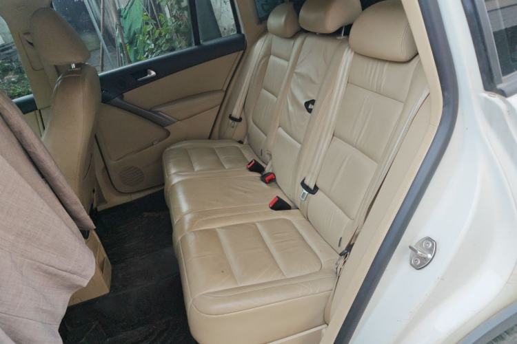 Used Volkswagen Tiguan 2012 1.8TSI Manual Two-Wheel Drive Enjoyment Edition Left Rear Seat