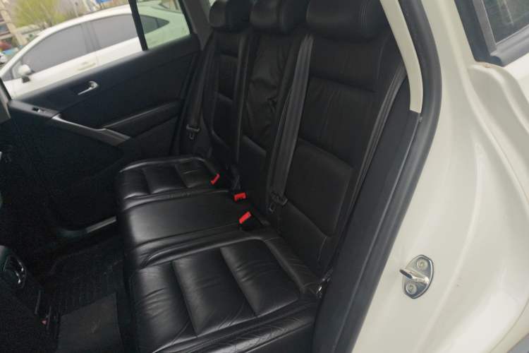 Used Volkswagen Tiguan 2012 1.8TSI Automatic Two-Wheel Drive Trend Edition Left Rear Seat