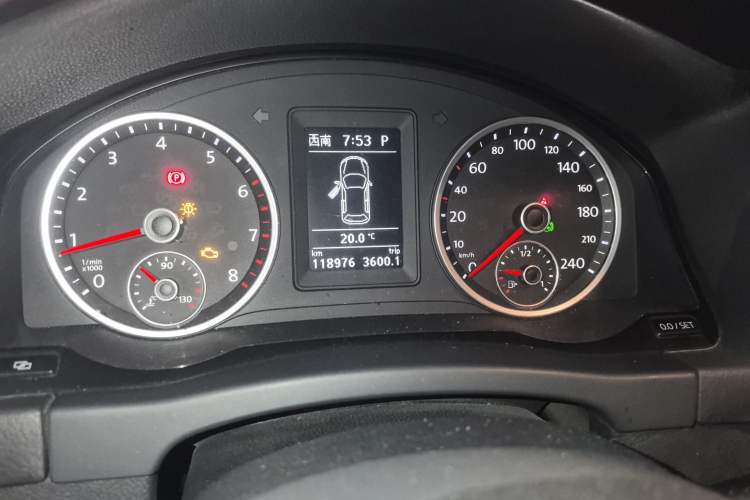 Used Volkswagen Tiguan 2012 1.8TSI Automatic Two-Wheel Drive Zhaoshi Edition Odometer Close Up