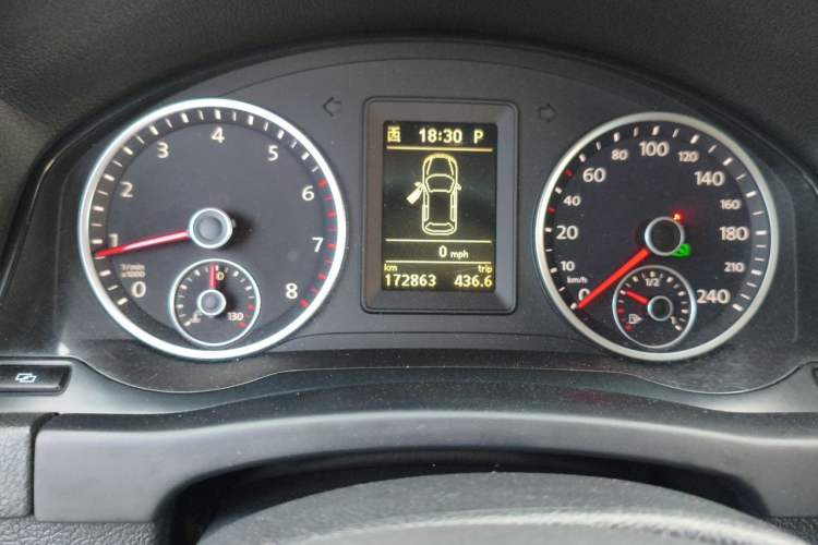 Used Volkswagen Tiguan 2012 2.0 TSI Automatic All-Wheel Drive Elite Edition Odometer Close Up