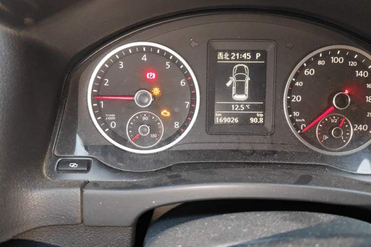 Used Volkswagen Tiguan 2012 1.8TSI Automatic All-Wheel Drive Elite Edition Odometer Close Up