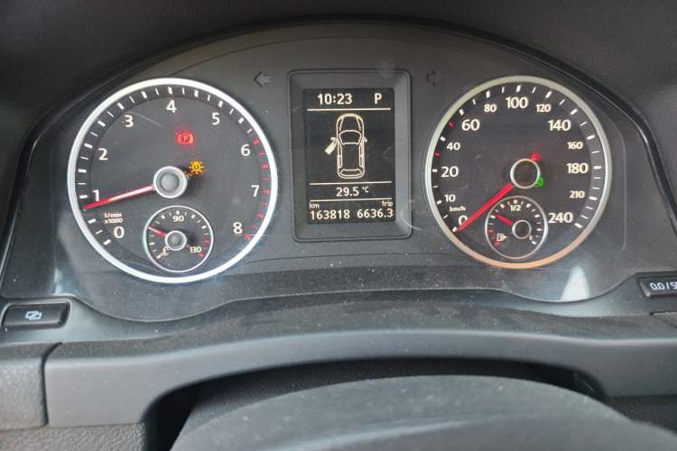 Used Volkswagen Tiguan 2012 1.8TSI Automatic Two-Wheel Drive Trend Edition Odometer Close Up