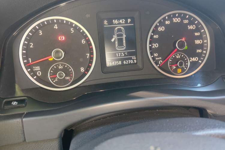 Used Volkswagen Tiguan 2012 1.8TSI Automatic All-Wheel Drive Elite Edition Odometer Close Up