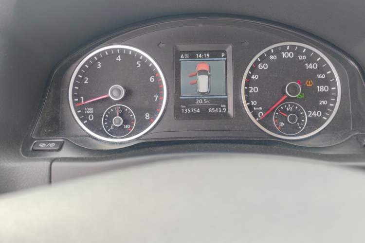 Used Volkswagen Tiguan 2012 2.0 TSI Comfort Edition Odometer Close Up