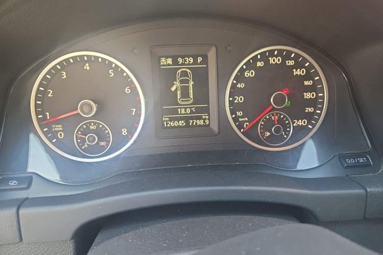 Used Volkswagen Tiguan 2012 2.0 TSI Automatic All-Wheel Drive Elite Edition Odometer Close Up