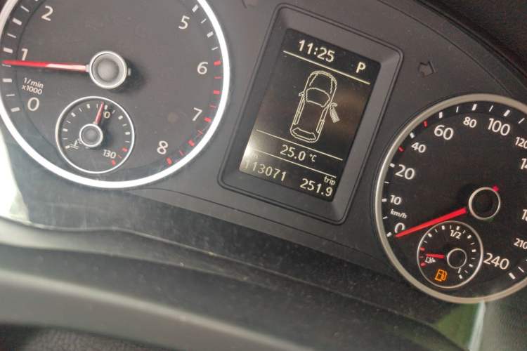 Used Volkswagen Tiguan 2012 1.8TSI Automatic Two-Wheel Drive Trend Edition Odometer Close Up